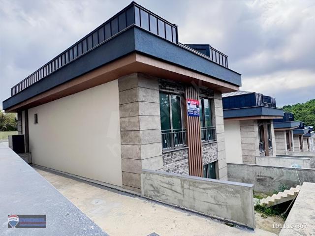 ÇEKMEKÖY MERKEZ ASANSÖRLÜ HAVUZLU MÜSTAKİL 5+1 SATILIK VİLLA