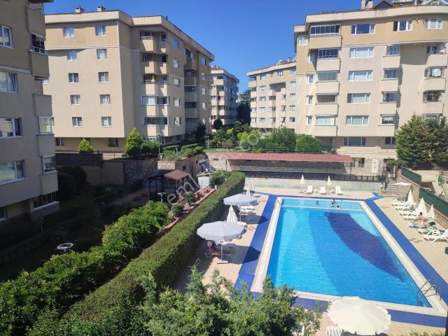 Çekmeköy Merkez De Altınkoza Evlerinde Kiralık 3+1 Daire