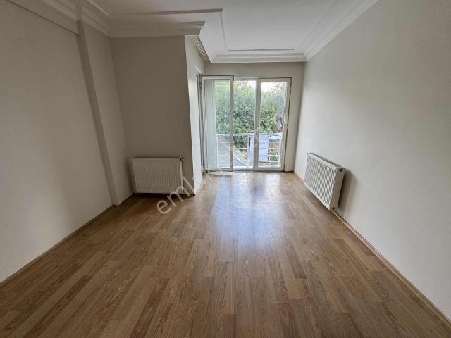 Çekmeköy Merkez Mah. Belediyeye Yakın Kiralık 2+1 Arakat Daire