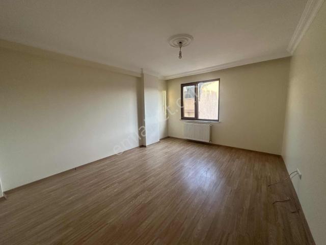 Çekmeköy Merkez Mah Belediyeye Komşu 1+1 Kiralık Daire