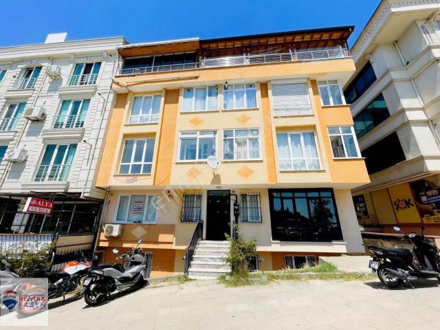 Çekmeköy Merkez Mah De Belediyenin Karşısında Kiralık 3+1 Daire