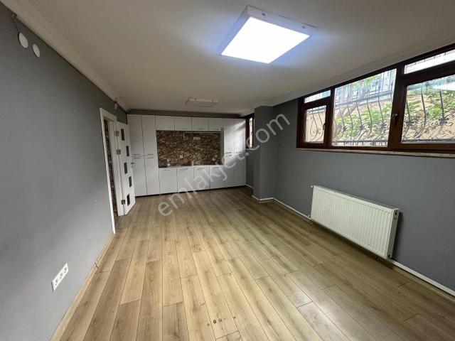 Çekmeköy Merkez Mah.kaymakamlık Belediye Komşu 2+1 Kiralık Daire