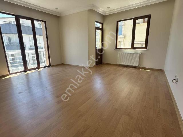 Çekmeköy Merkez Mah. Rahmi Demire Komşu 3+1 Kiralık Daire