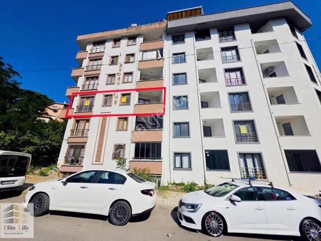 Çekmeköy Merkez Mahallesinde 90 M2 2+1 2 Balkonlu Kiralık Daire