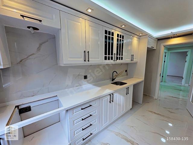 Çekmeköy Merkez Mahallesinde Kat Mülkiyetli 2+1 110 M2 Ara Kat
