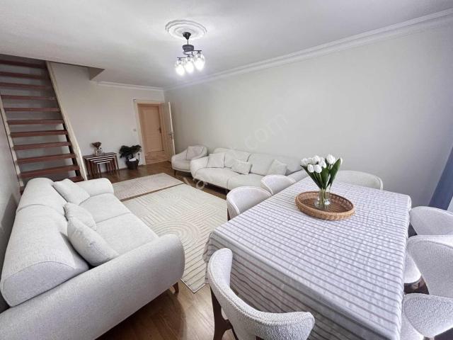 Çekmeköy Merkez Mahallesinde Satılık 4+1 Dubleks Daire