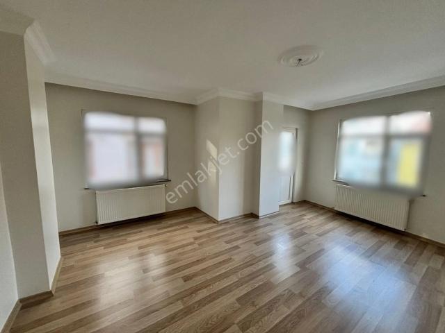 Çekmeköy Merkez Mh. Ulaşımı Kolay, Geniş 3+1 Kiralık Daire