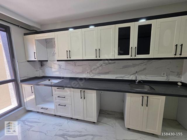 ÇEKMEKÖY MERKEZ MH.KAPALI OTOPARKLI BUTİK SİTE 3+1 ARA KAT DAİRE