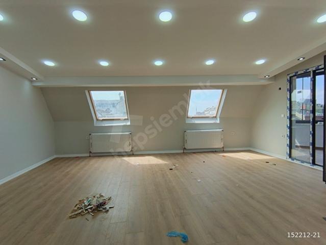 ÇEKMEKÖY MERKEZ MH SATILIK ULTRA LÜKS 5+2 270m2 DUBLEKS DAİRE
