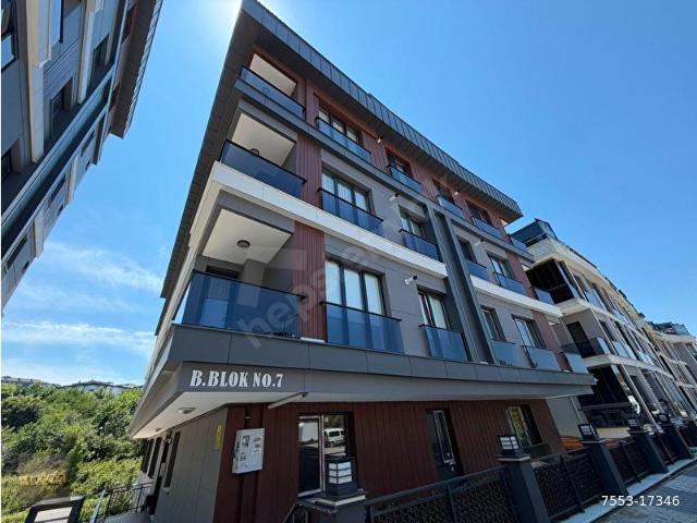 ÇEKMEKÖY MERKEZ'DE 2026 YAPIMI E.BANYOLU, BALKONLU 105m2 3+1 BOŞ DAİRE