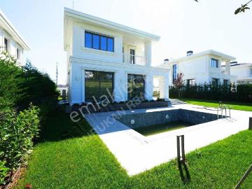 Çekmeköy Çınarköy'de 5+2 Satılık Villa | Prestijli Site Yaşamı