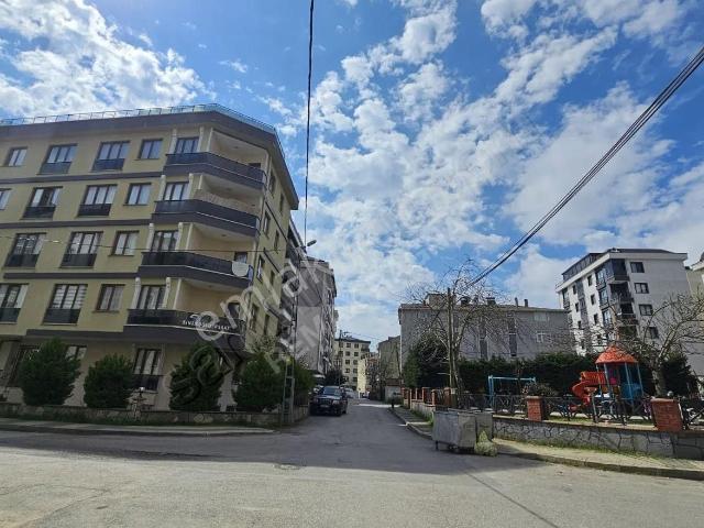 Çekmeköy/çatalmeşede Satılık 3+1 Daire 2 Balkon, Ebeveyn Banyolu