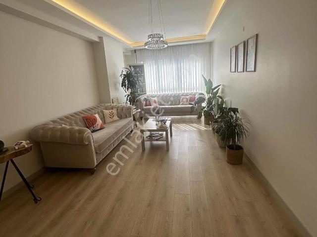 Çekmeköy Şahinbey Cad.çekmeköy Metroya 500 Mt 3+1 Satılık Daire
