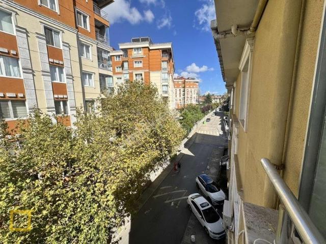 Çekmeköy Ahsen Sokak'ta Ferah 3 + 1 Kiralık Daire