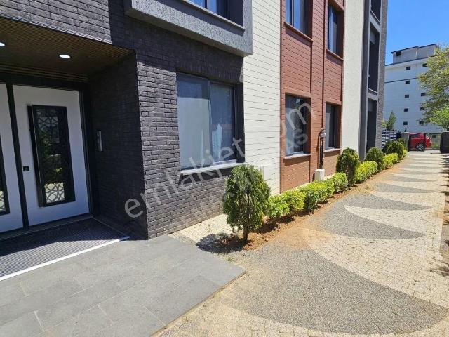Çekmeköy Alemdağda Emsalsiz Kiralık 3+1 Daire Butik Sitede