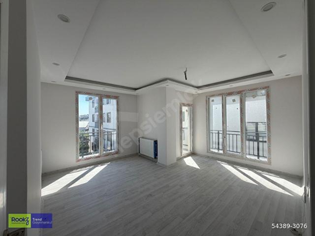 ÇEKMEKÖY ALEMDAĞDA SIFIR SATILIK 2+1 ARA KAT DAİRE