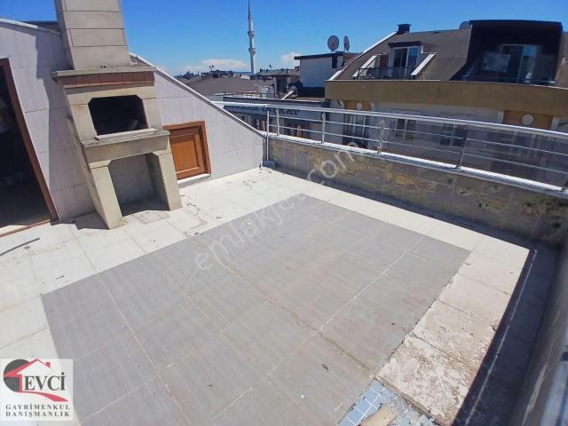 Çekmeköy Çamlık'ta Kiralık 1+1 Teraslı Çatı Katı