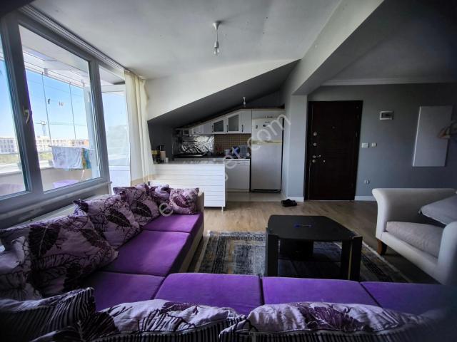 Çekmeköy Çamlıkta Teraslı 2+1 Satılık Eşyalı Daire Yatırımlık