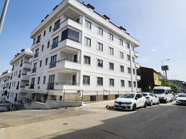 Çekmeköy Beyaz Evler de Kapalı Otoparklı 4.Kat 90 m 2+1 Daire