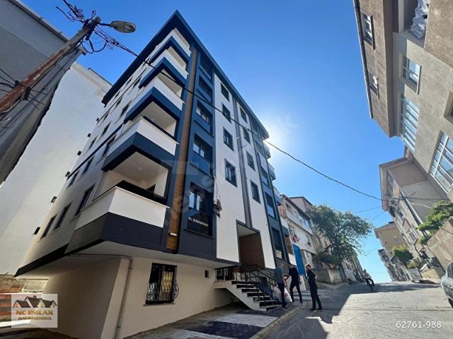 Çekmeköy Cumhuriyet Mh. Emsalsiz Genişlikte Satılık 1+1