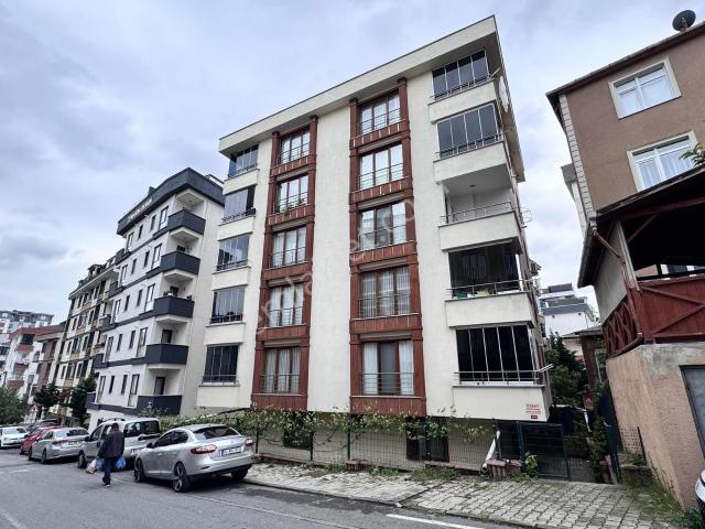 Çekmeköy Cumhuriyet Mh.kiralık 1+1 Giriş Kat Daire