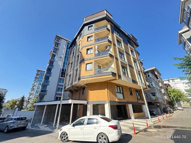ÇEKMEKÖY CUMHURİYET MAHALLESİNDE FERAH 2+1 SATILIK DAİRE
