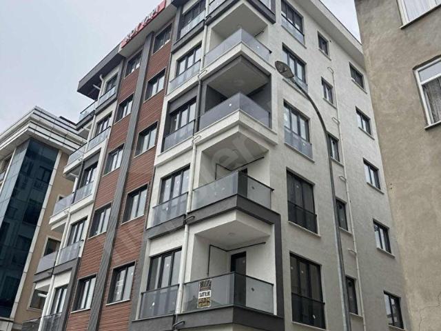 ÇEKMEKÖY GÜNGÖREN MAHALLESİNDE ARA KAT 2+1 DAİRE