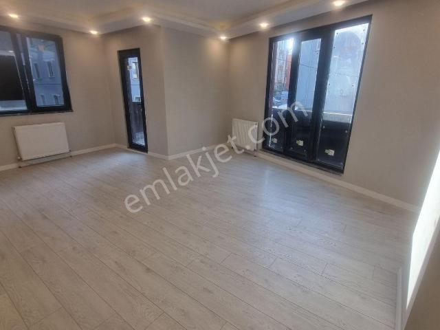 Çekmeköy Hamidiye Mah 2+1 1. Kat 85m² Satılık Daire