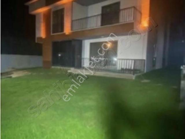 Çekmeköy Sırnapınar'da Müstakil 6+2 Villa, 390m², Bahçeli