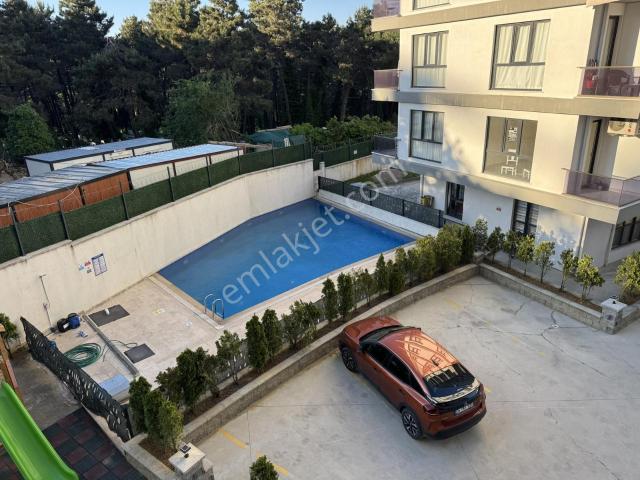 Çekmeköy Taşdelen Defnedalı Sitesinde 3.kat 3+1 Kiralık Daire