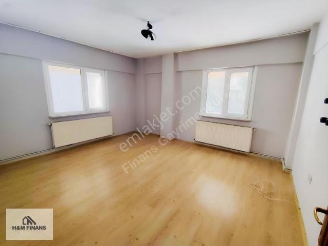 Çekmeköy Vuralkent Sitesi Geniş Ferah 1+1 Kiralık Daire