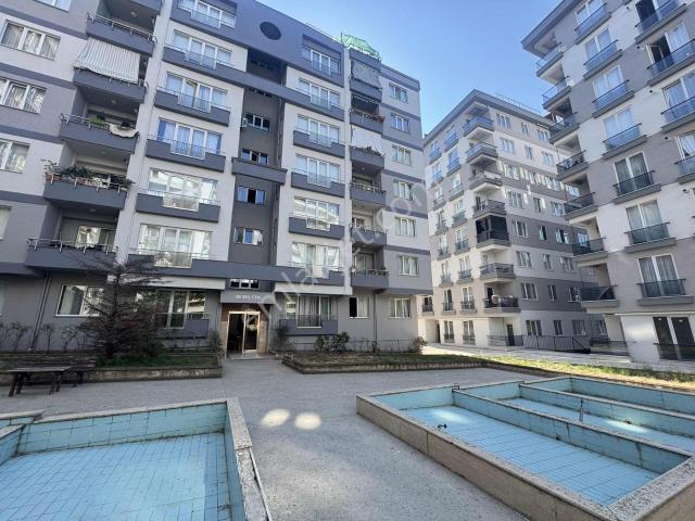 Çekmeköyde Cumhuriyet Mahallesinde 3+1 Ara Kat Daire