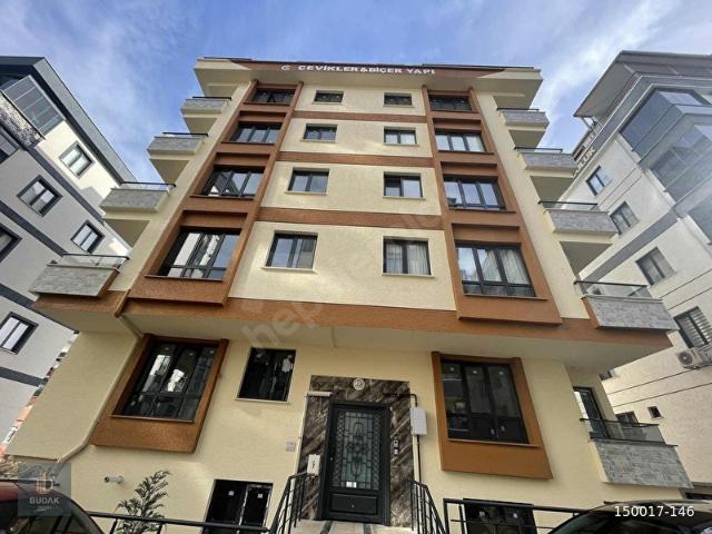 ÇEKMEKÖYDE KAPALI OTOPARKLI BÜYÜK 1+1 AİLE YAŞAMINA UYGUN DAİRE