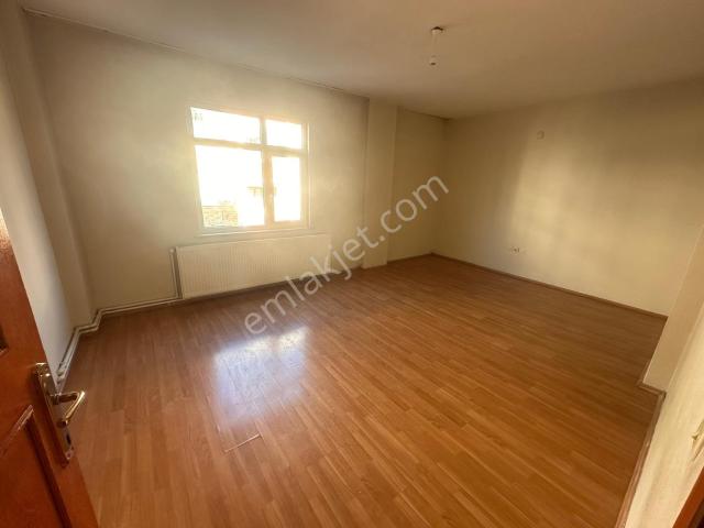 Çekmeköy'de Otobüs Durağına 2 Dk. 2+1 Kiralık Daire,artum'dan