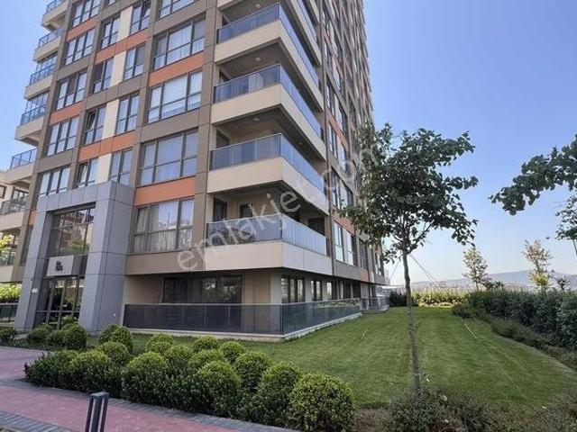 Çekmeköypark'da Oturuma Hazır Boş Satılık 2+1 Geniş Daire