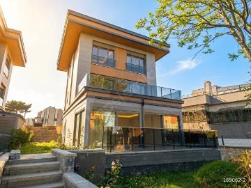 ÇEKMEKÖY'ÜN YEŞİL TABİATININ KALBİNDE 300 m MÜSTAKİL 5+1 VİLLA