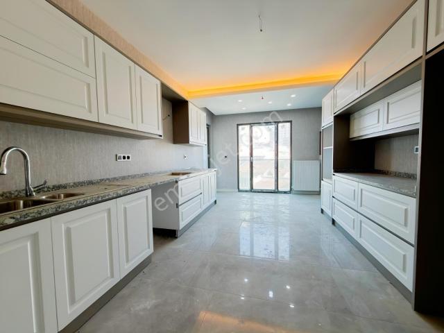 Eka Prestige Sitesinde 7/24 Güvenlikli Geniş Peyzaj Manzaralı4+1