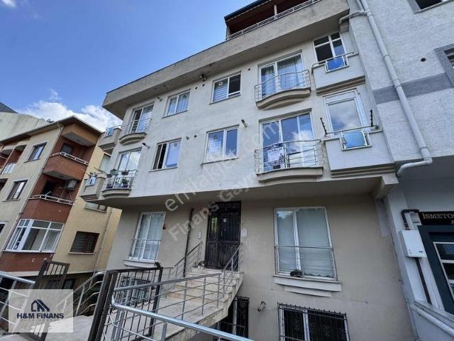 Çekemköy Merkez Mahallesi Cadde Üzeri Kiralık 2+1 Arakat Daire