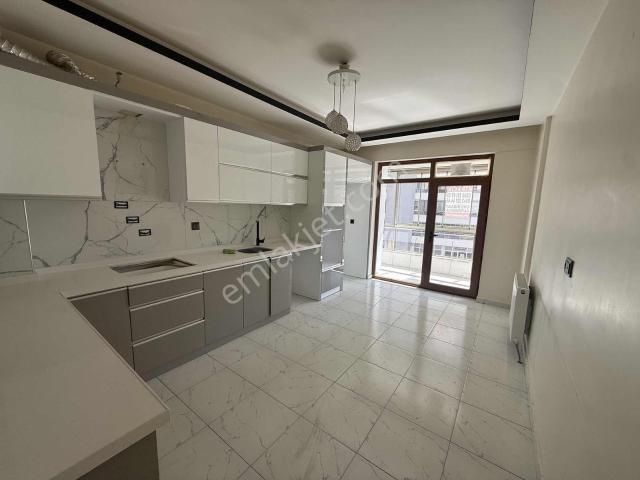 Şeker Mah. Lüks 4+1 Ara Kat Daire Kiralık