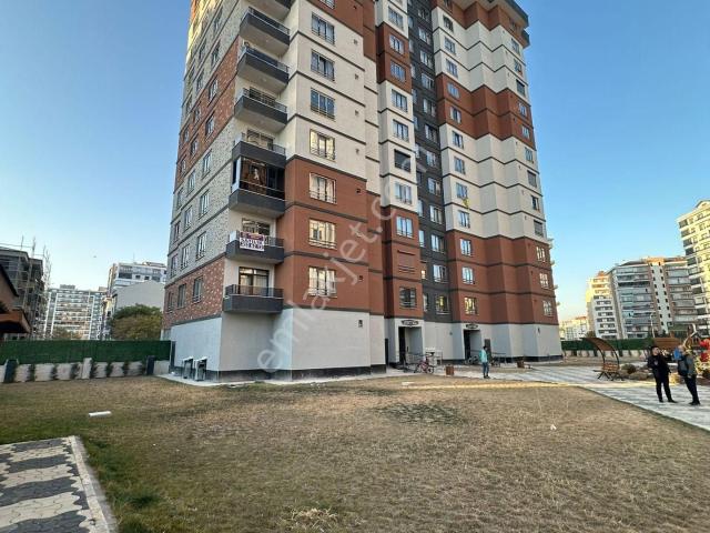 Şeker Mahallesi Hemdem Saray Sitesi Kapalı Otopaklı 4+1 Satılık Daire