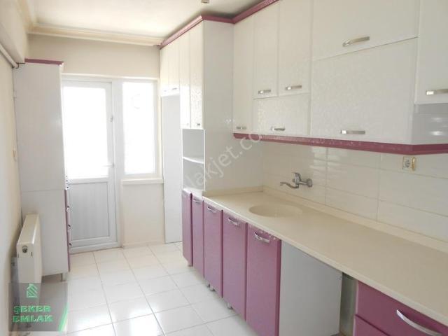 Şeker Emlaktan Selçukluda Adliye Yakınında 3+1 Kiralık Daire