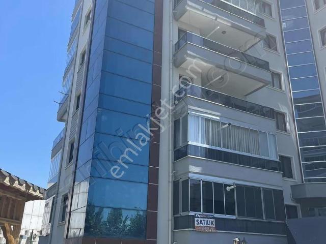 Şekerci Emlak'tan Site İçersinde Satılık 4+1 Daire