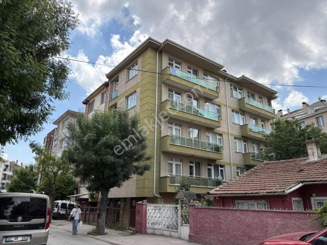 Eker'den Billur Sokakta Konumlu Bakımlı 2+1 Daire
