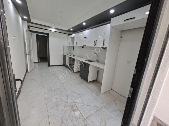 Ekerden Gökmeydanda Pazar Dibinde Sıfır 2+1 Fırsat Daire