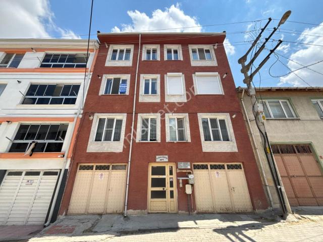 Eker'den Tramvay Durağı Yakını Bakımlı 2+0 Kiralık Daire