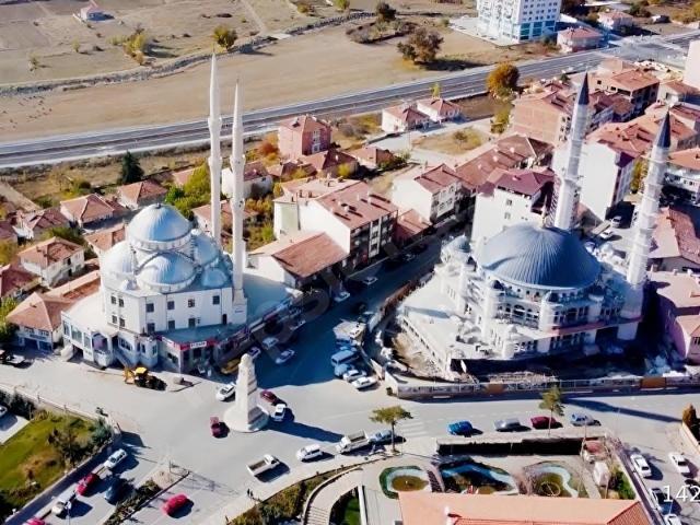 ÇEKEREK'DE ÇARŞIDA SIFIR BİNA'DA ULTRA LÜX YAPILI BOŞ GENİŞ 3+1