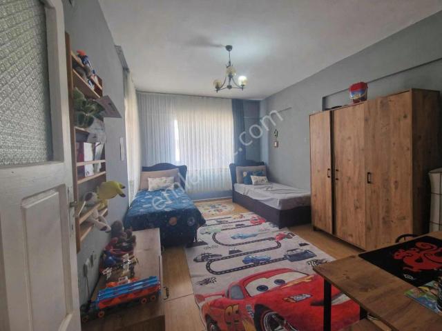 Şekerhane Mah Satılık 3+1 Ayrı Mutfak Daire