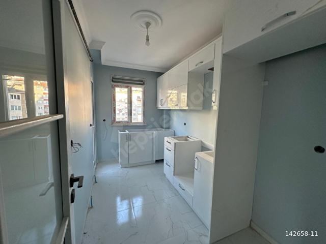 ŞEKEROĞLU EMLAK'TAN YAKACIK'TA 2+1 GENİŞ SATILIK SIFIR DAİRE