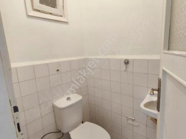 Şekeroğlu Emlak'tan Ana Cadde Üstü Ara Kat 2+1 Kiralık Daire