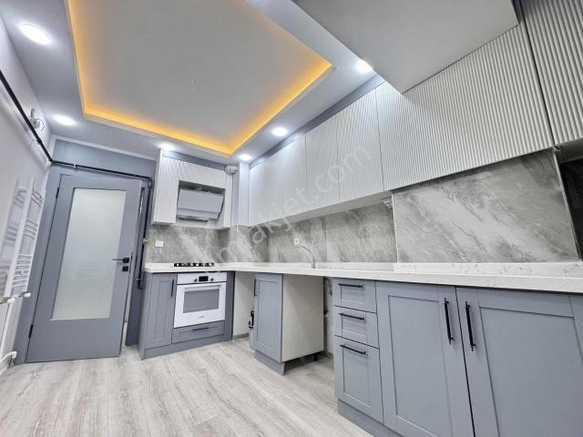 Ekin Mah. 2+1 Cadde Kenarı 1.kat 85m2 Sıfır Kombi/ptk Full